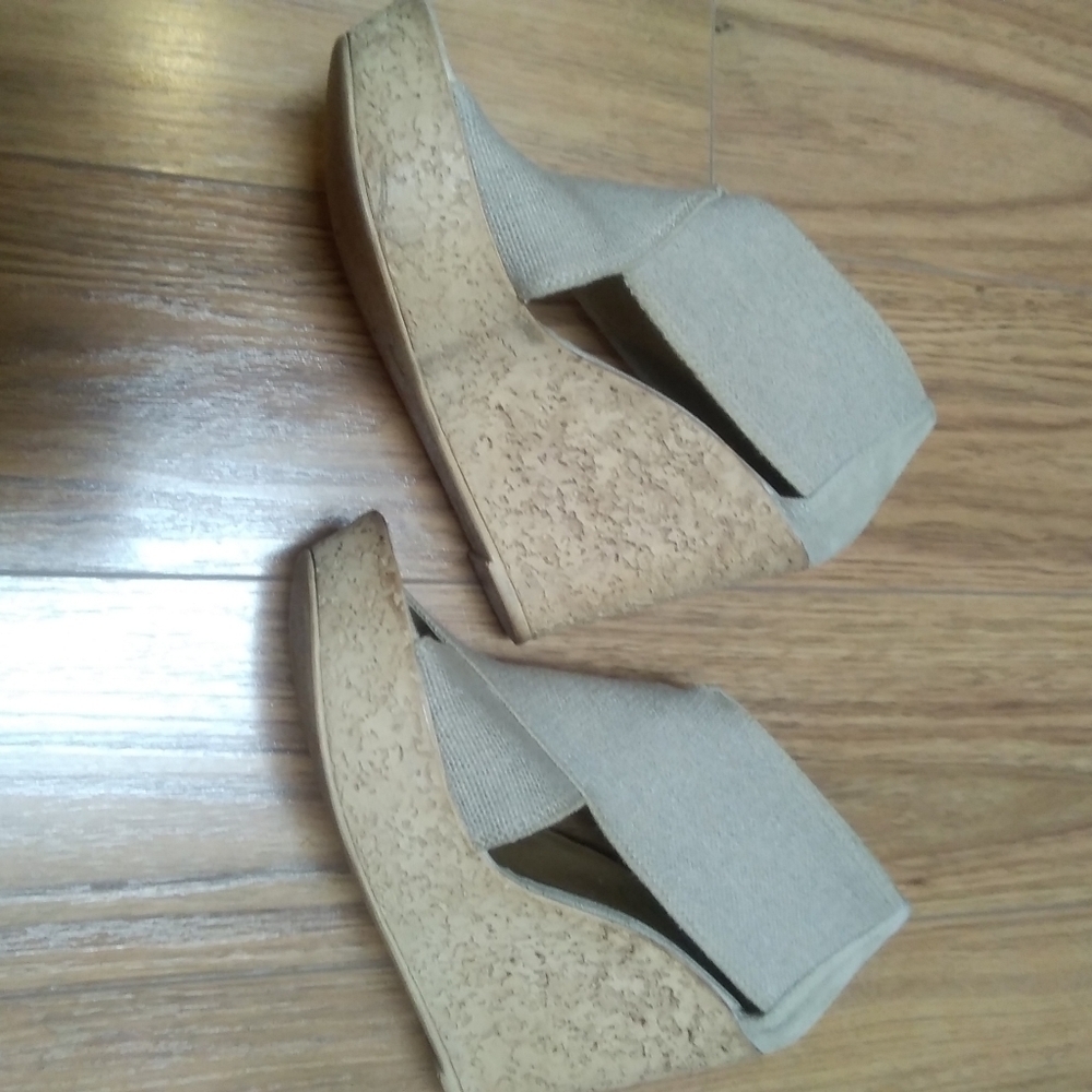 3/15$ Joe Brown's sandals platforms - Picture 6 of 7